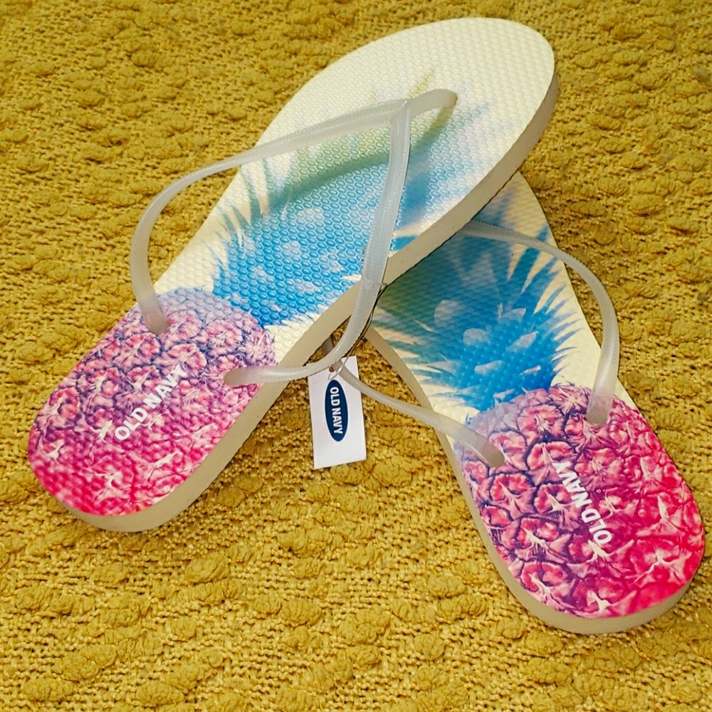 Old navy women flip flops